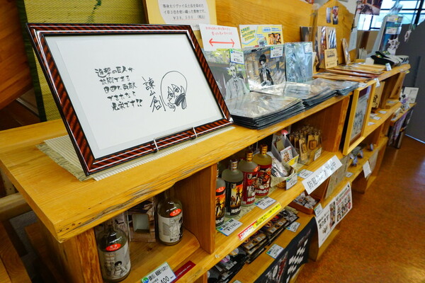 center-04-merch