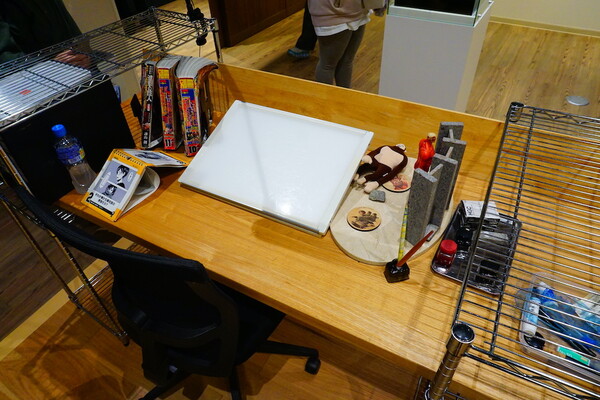 museum-23-desk