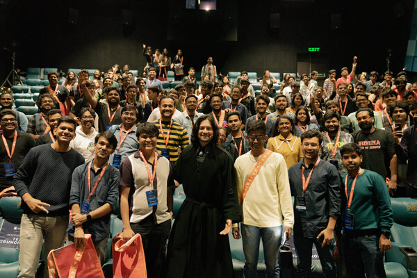ali-fazal-at-solo-leveling-premiere_with-fans_2