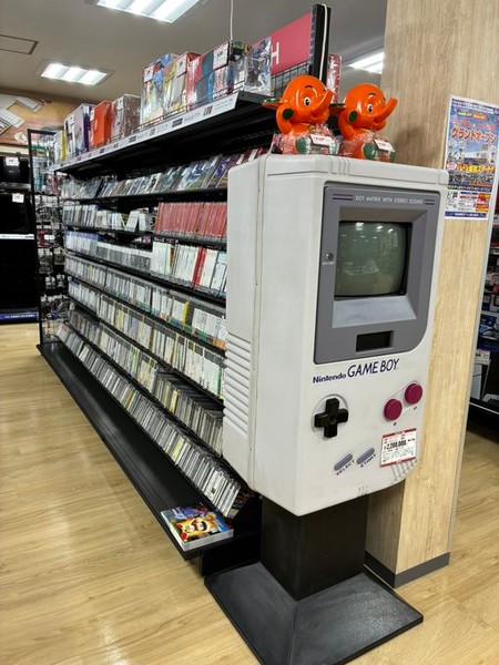 hard-off_seki_game_boy_demo_station