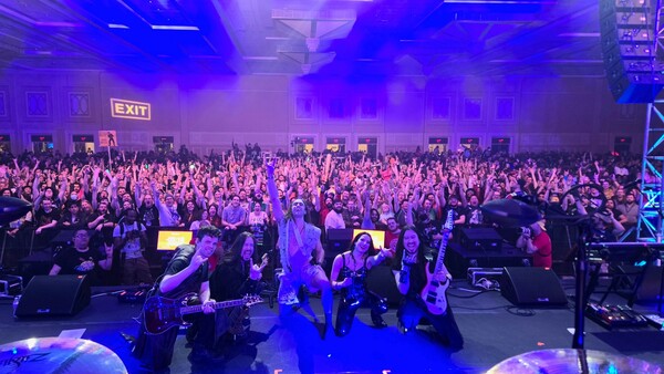 powerglove-live-promo-photo01